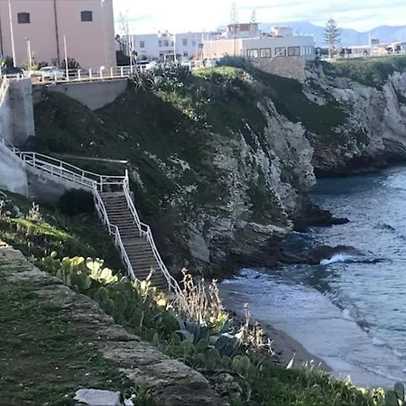 Bed & Breakfast By The Sea *