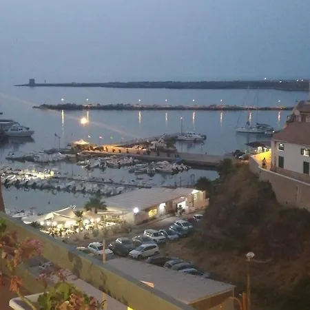 Bed & Breakfast By The Sea *